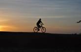 Bicicleta no fim de tarde do deserto na península La Guajira, na Colômbia